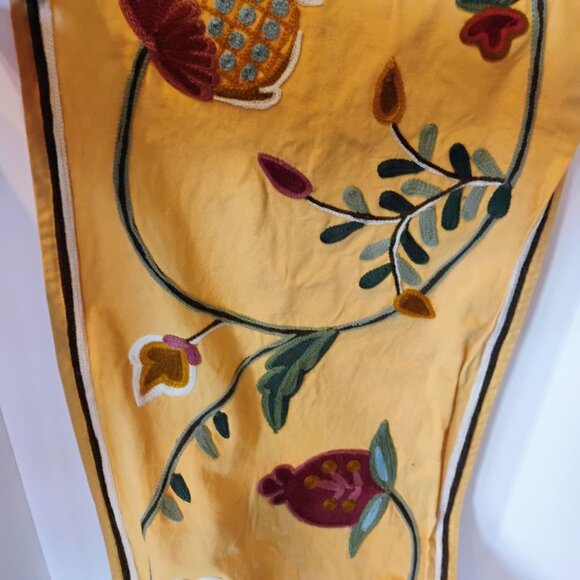 Williams Sonoma Crewel Table Runner 16"x108" Gold w/Burgundy Grapes Vines Floral - Picture 6 of 11